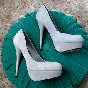 Baker's Shoes gray platforms sz 7